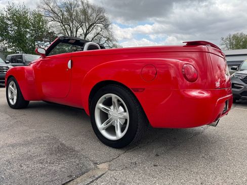 Used 2003 Chevrolet SSR RWD image 9