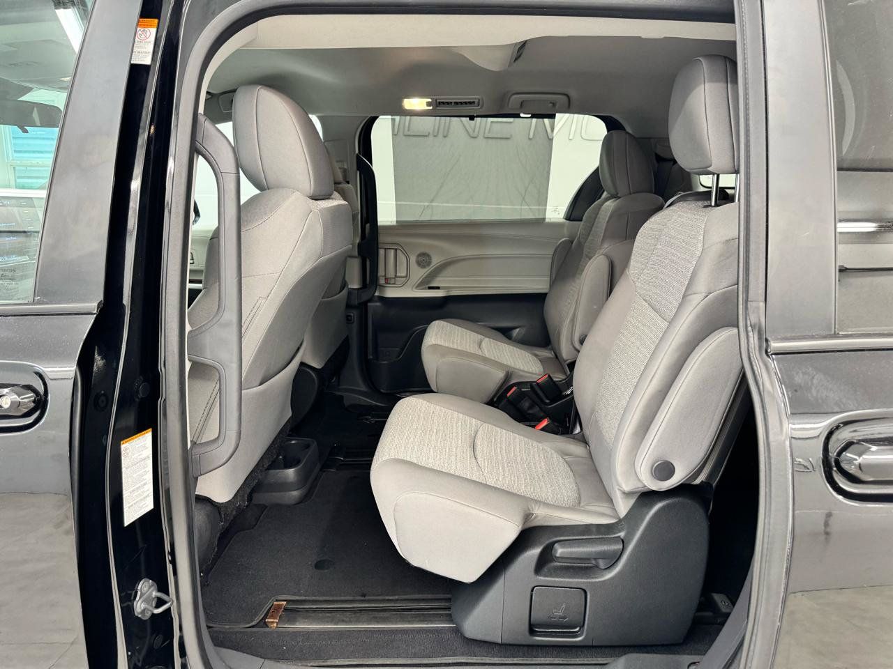 Used 2024 Toyota Sienna LE AWD/4WD image 14