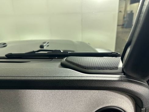 Used 2024 Jeep Wrangler Unlimited image 28