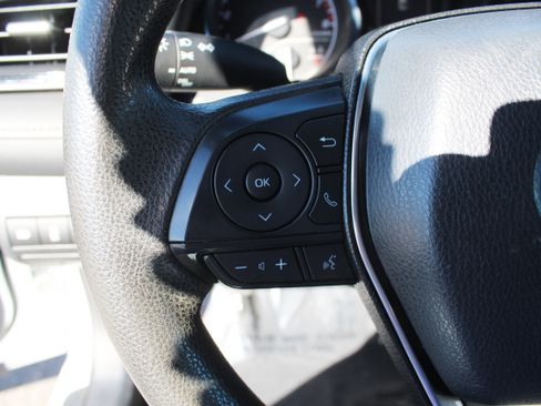 Used 2020 Toyota Camry LE image 22