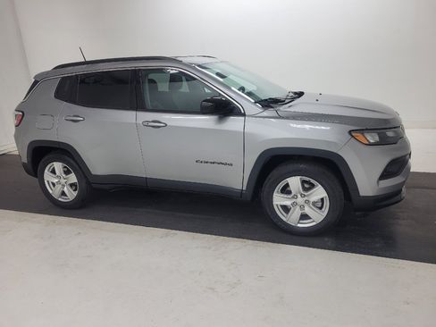 Used 2022 Jeep Compass Latitude FWD image 11
