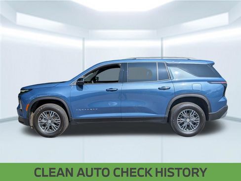 Used 2024 Chevrolet Traverse LT FWD image 2
