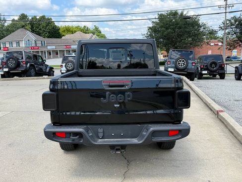 Used 2021 Jeep Gladiator Sport AWD/4WD image 7