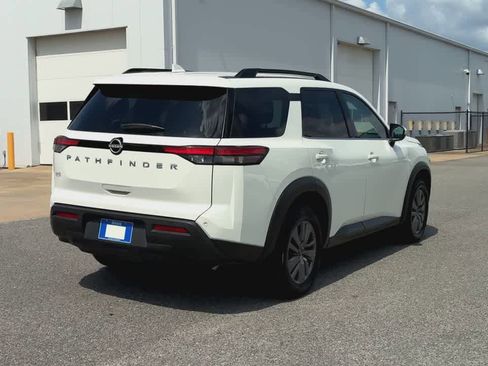 Used 2025 Nissan Pathfinder SV image 8