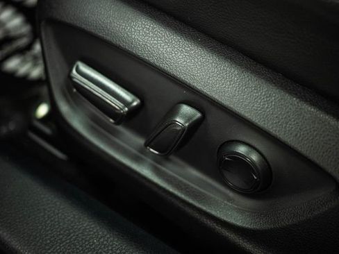 Used 2020 Toyota Camry SE w/ Carpet Mat Package FWD image 16
