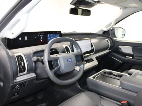 Used 2025 Ford Expedition Active AWD/4WD image 27