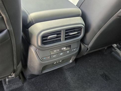 Used 2024 Honda Pilot Touring image 13