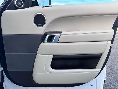 Used 2014 Land Rover Range Rover Sport HSE image 40