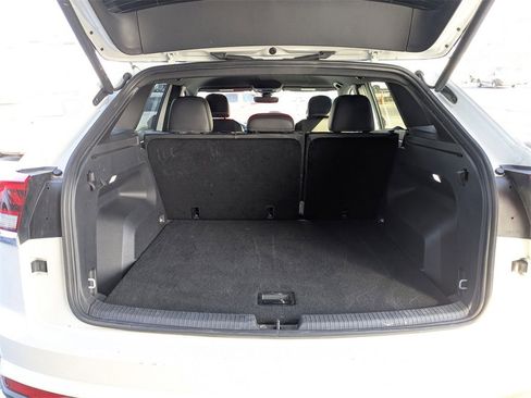 Used 2024 Volkswagen Atlas Cross Sport SE image 32