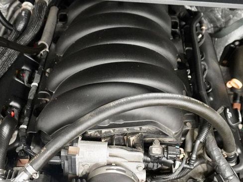 Used 2018 Chevrolet Suburban LT w/ Z71 Midnight Edition image 40