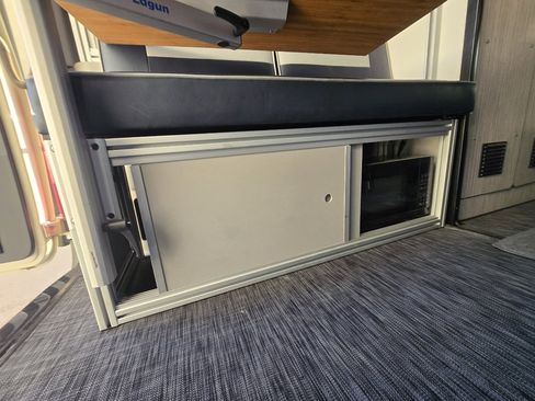 Used 2020 Mercedes-Benz Sprinter 2500 image 34