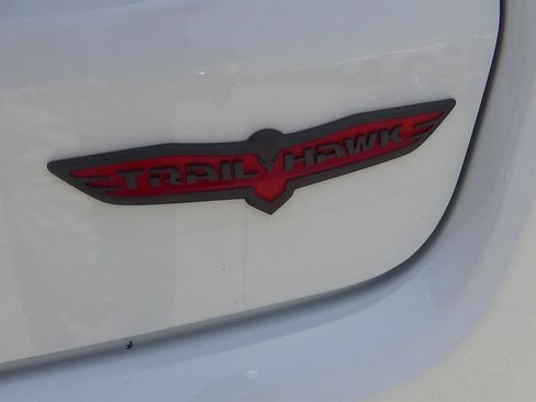 Certified 2025 Jeep Compass Trailhawk AWD/4WD image 11