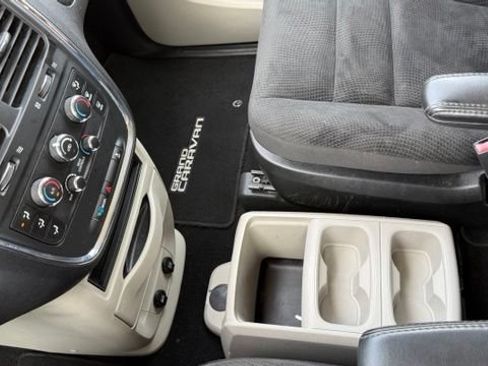 Used 2019 Dodge Grand Caravan SE w/ UConnect Hands-Free Group FWD image 34
