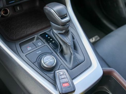 Used 2022 Toyota RAV4 Limited image 24