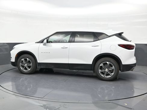 Used 2024 Chevrolet Blazer LT FWD image 2