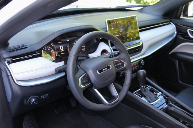 Used 2026 Jeep Compass Limited AWD/4WD image 23