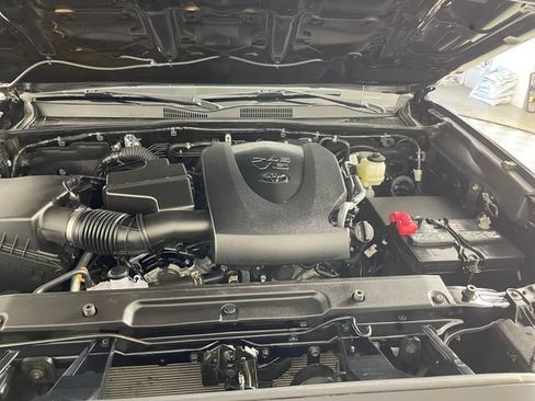 Used 2021 Toyota Tacoma Limited AWD/4WD image 24