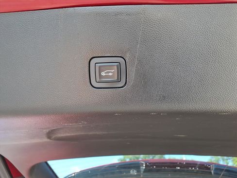 Used 2019 Chevrolet Traverse LT image 14