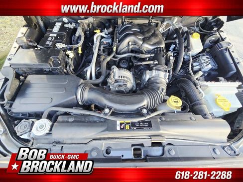 Used 2017 Jeep Wrangler Sahara w/ Connectivity Group AWD/4WD image 20