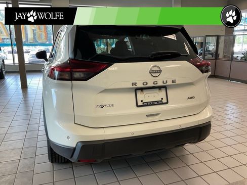 Used 2024 Nissan Rogue S AWD/4WD image 5