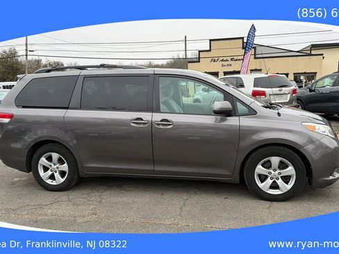 Used 2012 Toyota Sienna LE image 5