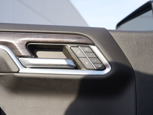 Used 2023 Chevrolet Silverado 1500 LTZ AWD/4WD image 10