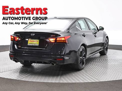 Used 2023 Nissan Altima 2.5 SR w/ SR Premium Package FWD image 5