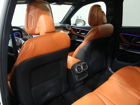 Used 2024 Mercedes-Benz GLC 300 4MATIC image 28