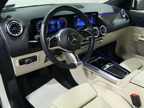Certified 2024 Mercedes-Benz GLA 250 4MATIC image 19