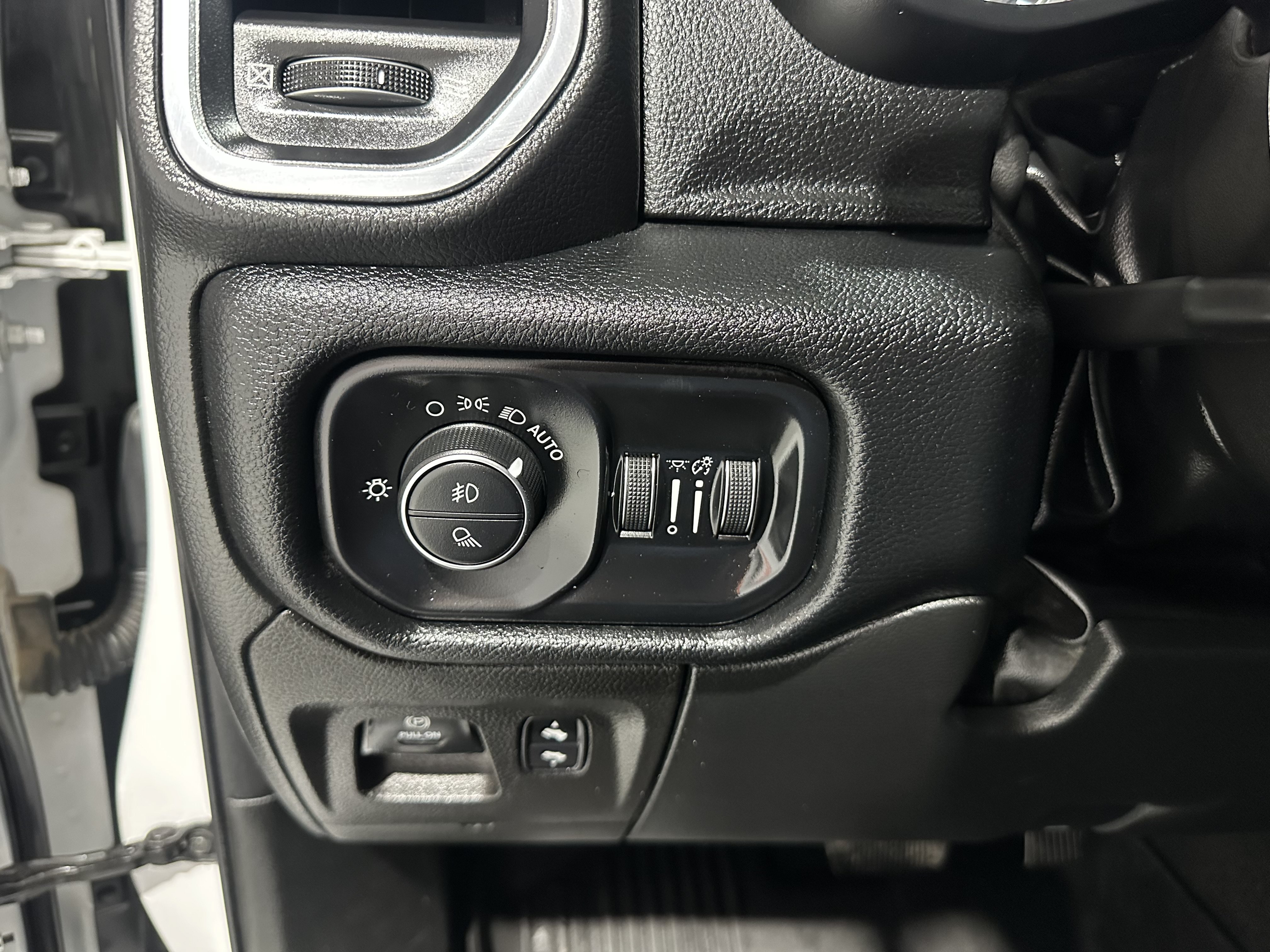 Used 2022 RAM 1500 Laramie AWD/4WD image 15