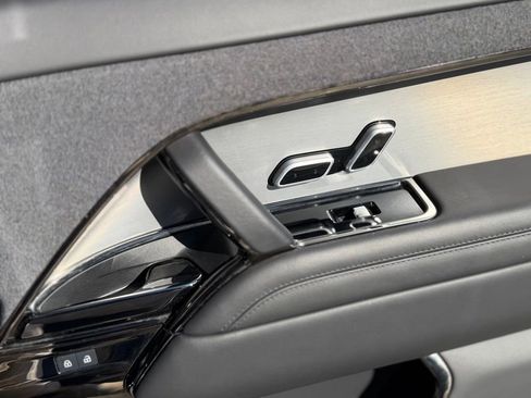 Used 2024 Land Rover Range Rover Sport SE image 35