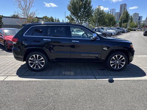 Used 2017 Jeep Grand Cherokee Overland w/ Jeep Active Safety Group AWD/4WD image 6