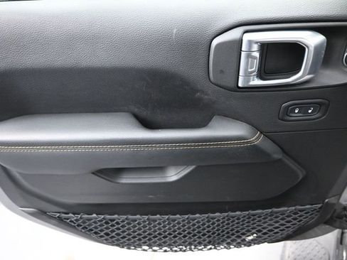 Used 2022 Jeep Gladiator Overland image 12