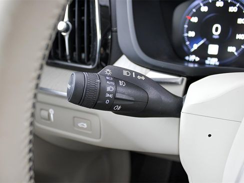 Certified 2021 Volvo XC60 T5 Inscription w/ Advanced Package image 21