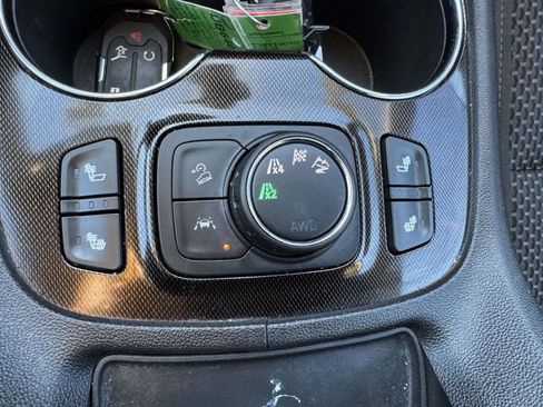 Used 2023 GMC Acadia AT4 image 28