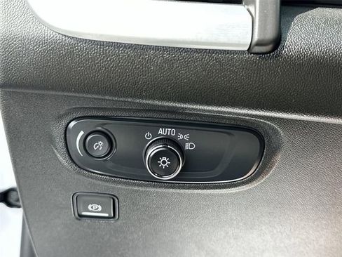 Used 2024 GMC Terrain SLE image 17