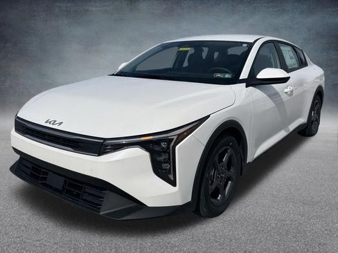 New 2026 Kia K4 LXS image 1