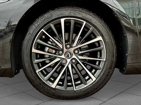 Used 2024 Lexus ES 350 w/ Premium Package image 9