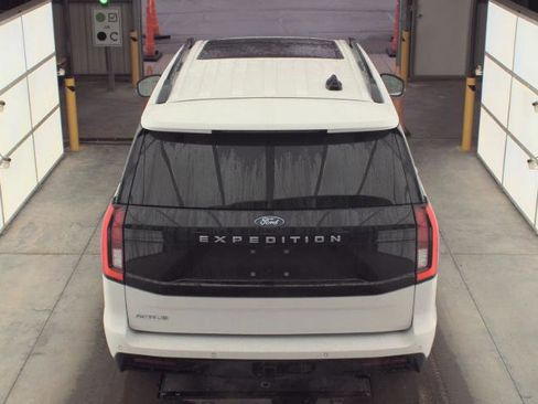 Used 2025 Ford Expedition Active image 17