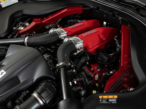 Certified 2025 Ferrari Roma Spider RWD image 37