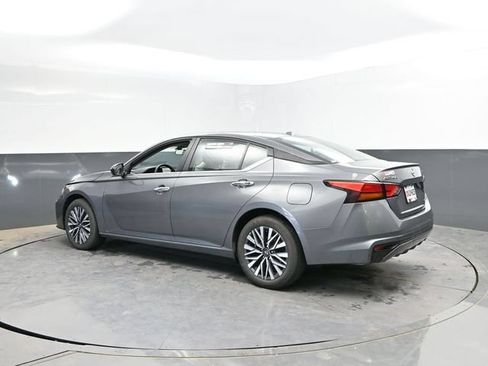 Used 2024 Nissan Altima 2.5 SV AWD/4WD image 10