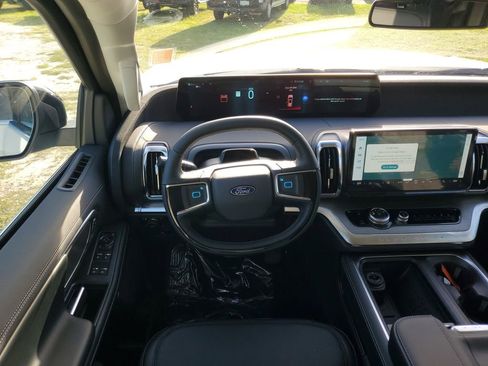 New 2025 Ford Expedition Max Platinum w/ Driver's Package AWD/4WD image 23