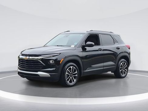 Used 2025 Chevrolet TrailBlazer LT FWD image 1