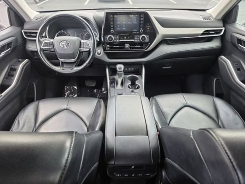 Used 2022 Toyota Highlander XLE FWD image 8