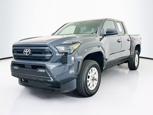 Used 2025 Toyota Tacoma SR5 AWD/4WD image 3