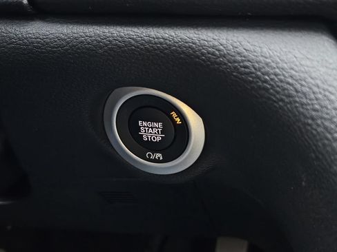 New 2026 Chrysler Pacifica Select w/ S Appearance Package FWD image 19