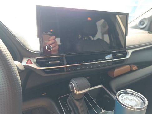 Used 2025 Toyota Sienna Platinum FWD image 16