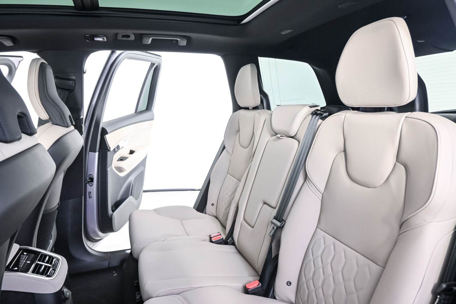 New 2026 Volvo XC90 T8 Core w/ Protection Package Premier AWD/4WD image 20