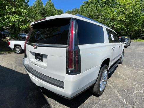 Used 2020 Cadillac Escalade ESV Luxury AWD/4WD image 8