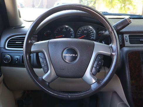 Used 2011 GMC Yukon Denali image 18